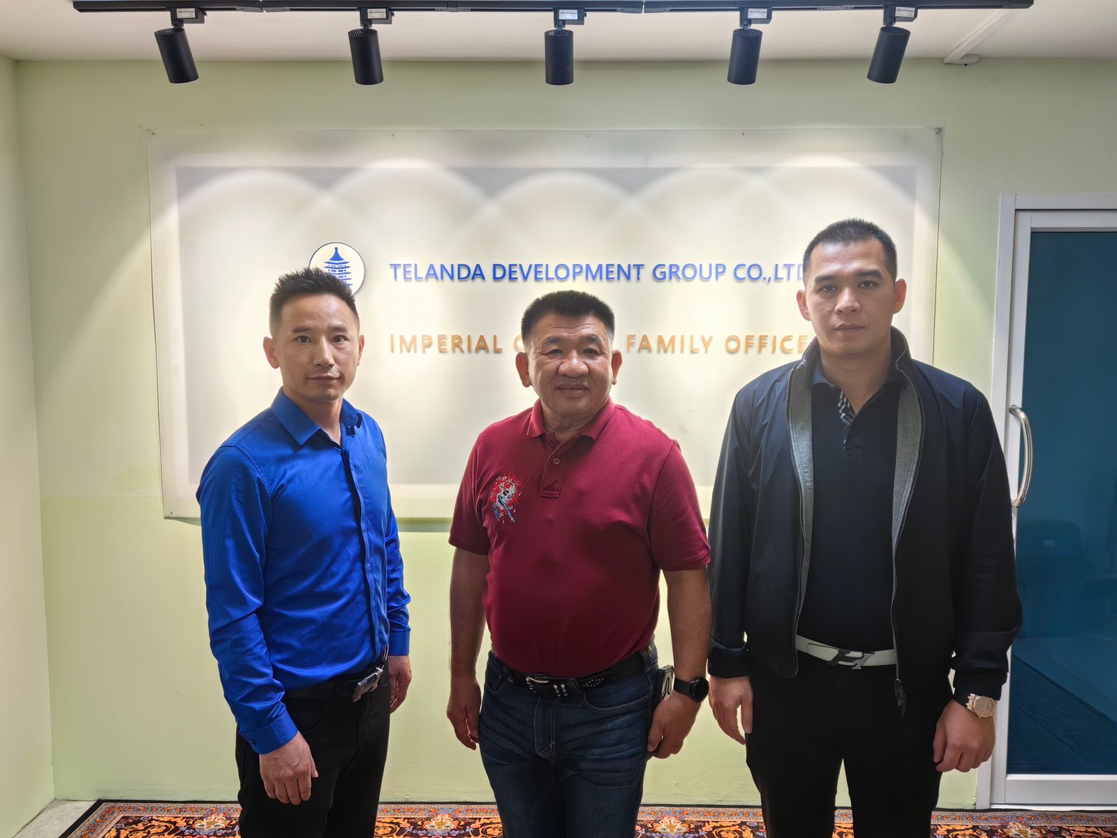 科摩罗驻泰国名誉领事Mr.Adam(中)